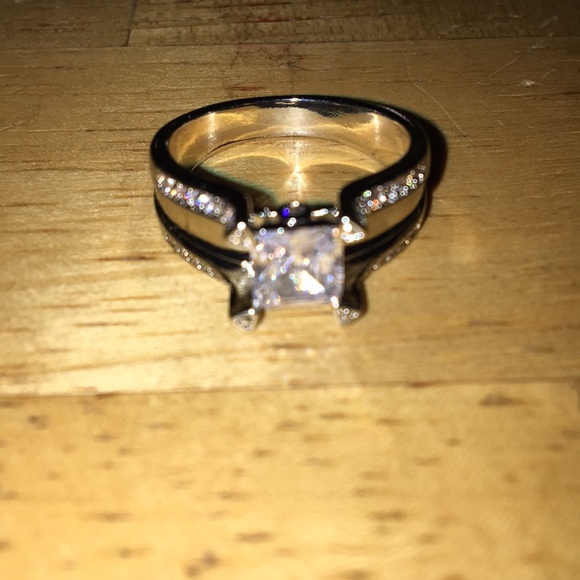 👰🏼 Engagement Ring 💍 - Picture 5 of 5